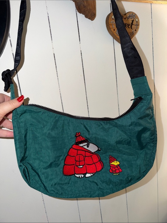 BAGGU Handbags - BAGGU X Peanuts Medium Crescent Bag Snoopy and Woodstock Cypress Green